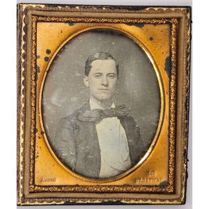 1/6th Plate Daguerreotype Of A Man Anson 589 Broadway In A Union Case